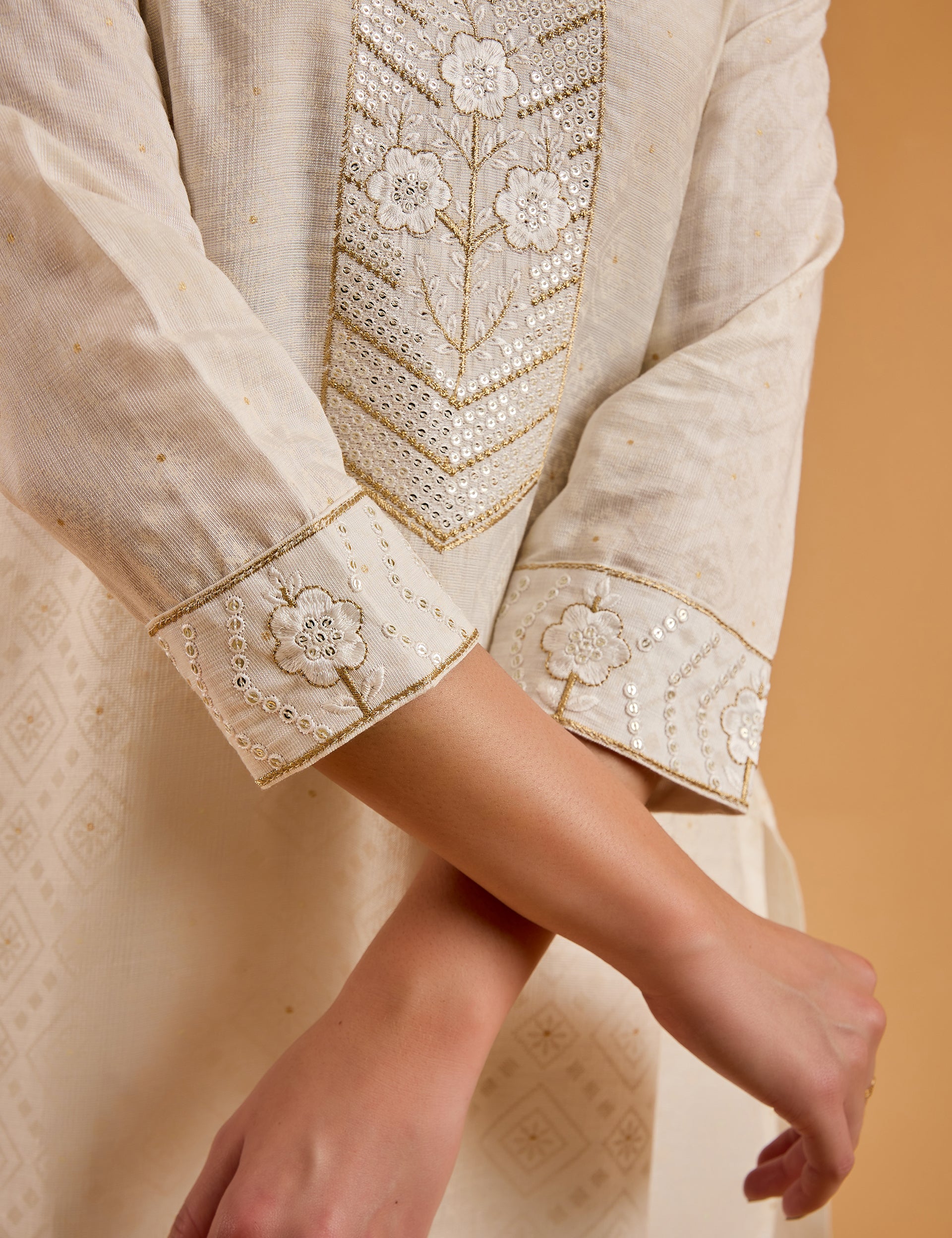dhartii  Off-white Embroidered Viscose Kurta Set
