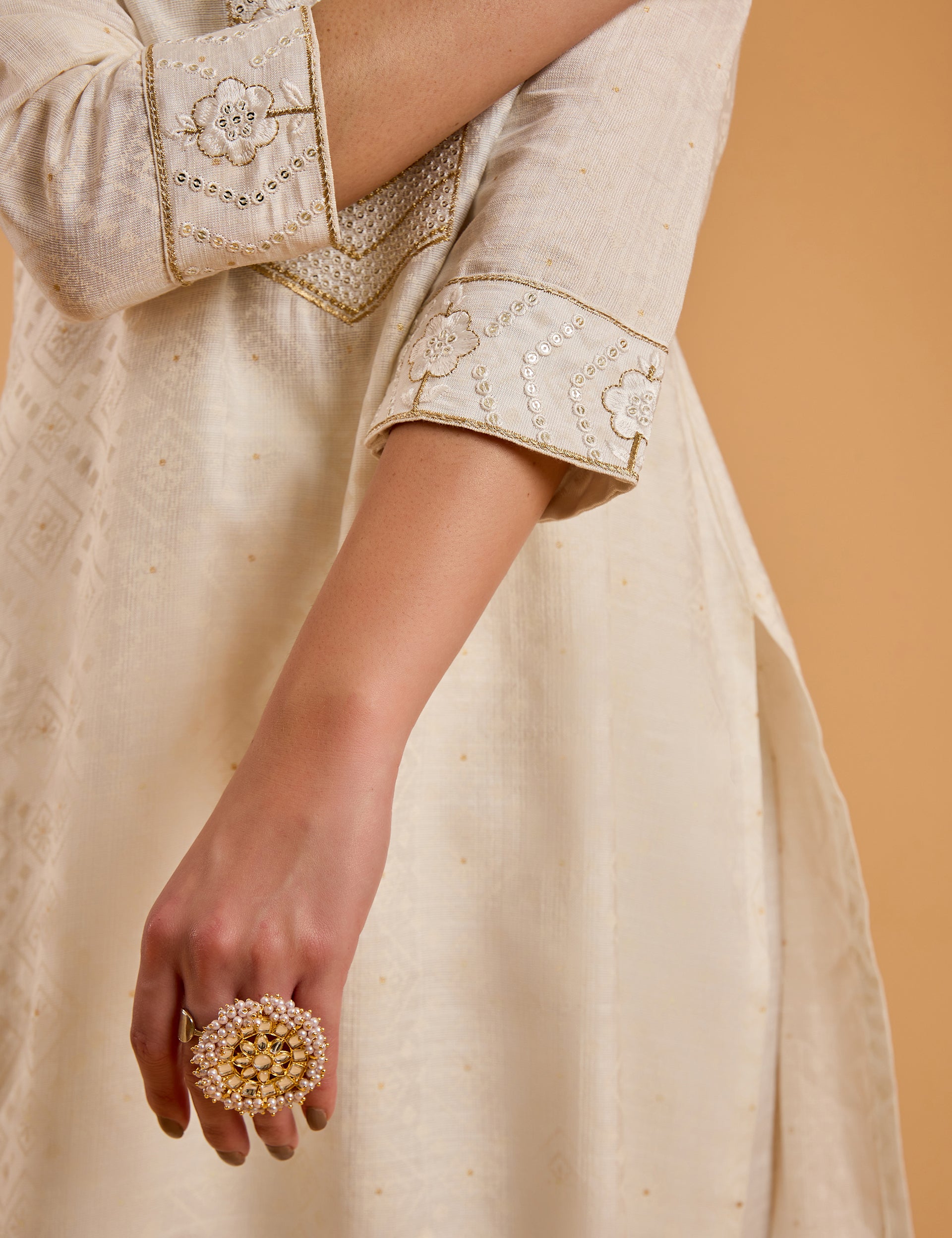 dhartii  Off-white Embroidered Viscose Kurta Set