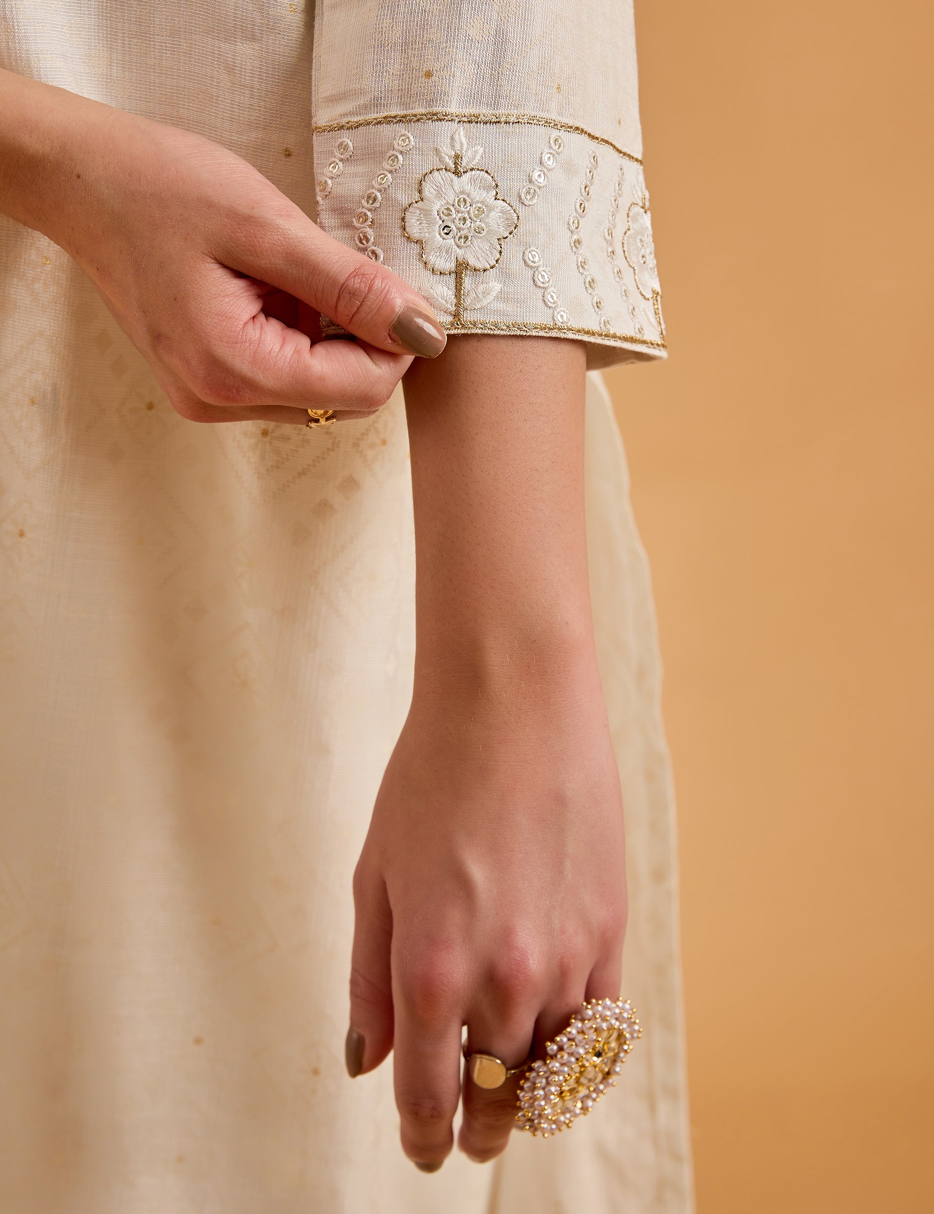 dhartii  Off-white Embroidered Viscose Kurta Set