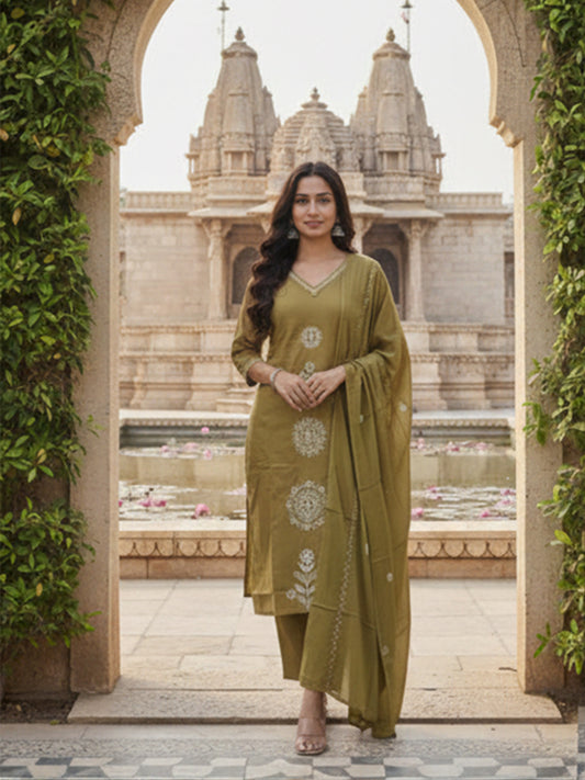Green cotton suit set with embroidery and soft inner lining