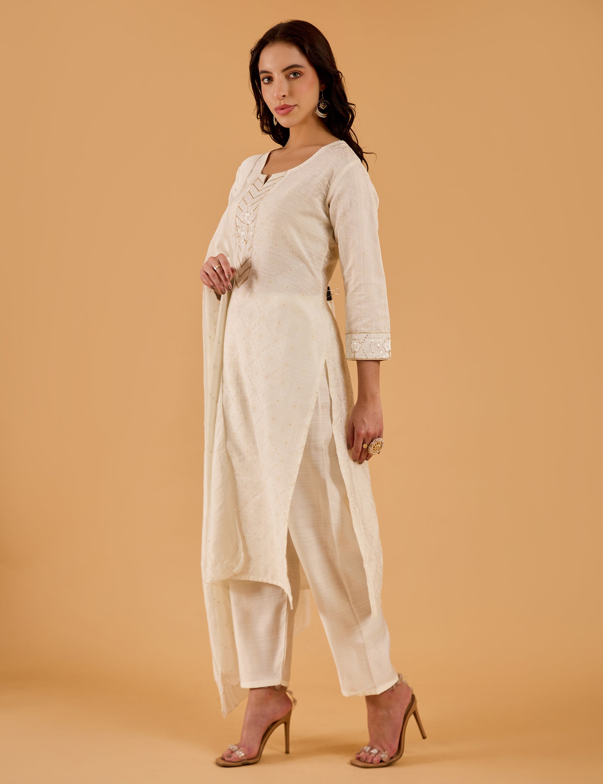 dhartii  Off-white Embroidered Viscose Kurta Set